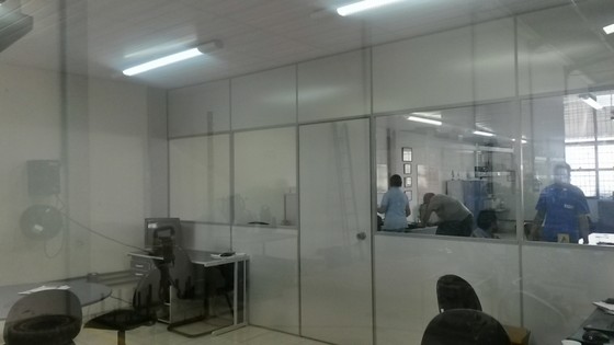 Divisória Eucatex com Vidro Araçoiaba da Serra - Divisória Eucatex para Comércio